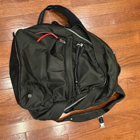 Lululemon Backpack - olive - Picture 9 of 9